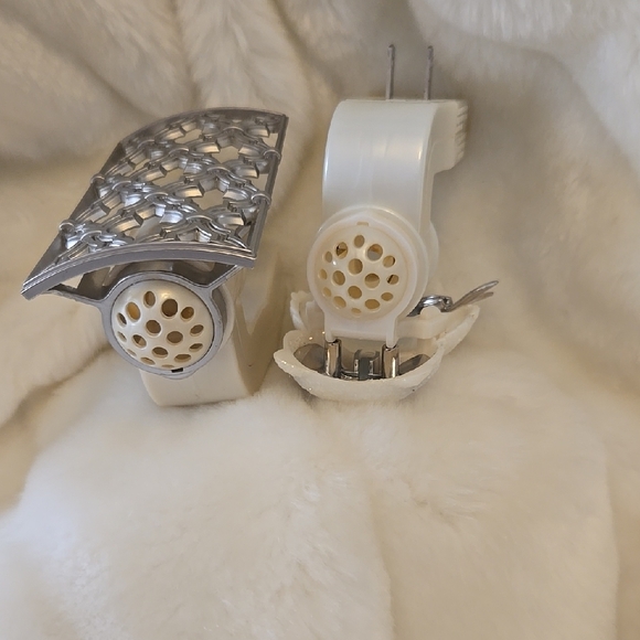 Elegant Silver and White Owl Candle Holder - Picture 5 of 5